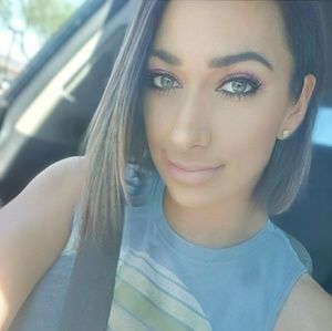 Meet your Posher, Angela